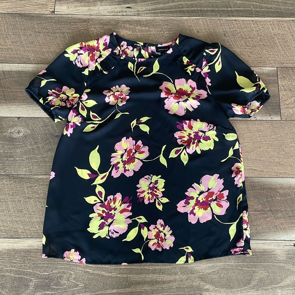Black flower pattern top